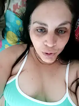 Snapshot of CRUELLAXX chatting on December 2024 06:22:01 PM CRUELLAXX online show from December 2024 06:22:01 PM