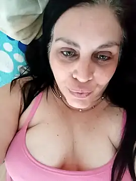 Snapshot of CRUELLAXX chatting on December 2024 06:15:01 PM CRUELLAXX online show from December 2024 06:15:01 PM