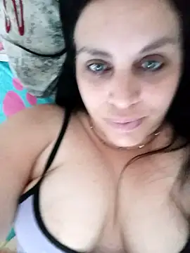 Snapshot of CRUELLAXX chatting on December 2024 06:52:02 PM CRUELLAXX online show from December 2024 06:52:02 PM