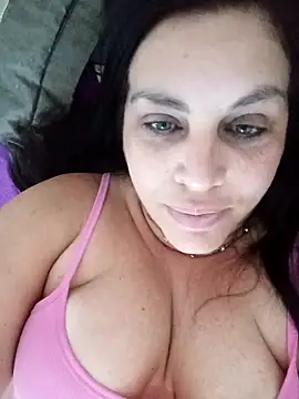 Snapshot of CRUELLAXX chatting on January 2025 10:06:01 AM CRUELLAXX online show from January 2025 10:06:01 AM