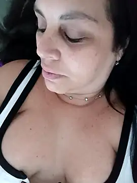 Snapshot of CRUELLAXX chatting on January 2025 09:44:02 AM CRUELLAXX online show from January 2025 09:44:02 AM