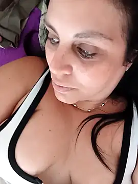Snapshot of CRUELLAXX chatting on January 2025 05:45:02 PM CRUELLAXX online show from January 2025 05:45:02 PM
