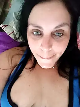 Snapshot of CRUELLAXX chatting on February 2025 05:58:01 PM CRUELLAXX online show from February 2025 05:58:01 PM