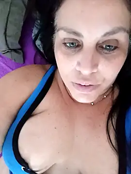 Snapshot of CRUELLAXX chatting on February 2025 06:01:01 PM CRUELLAXX online show from February 2025 06:01:01 PM