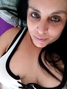 Snapshot of CRUELLAXX chatting on March 2025 06:12:01 PM CRUELLAXX online show from March 2025 06:12:01 PM