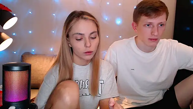 juliaanddima online show from October 2025 10:43:02 PM