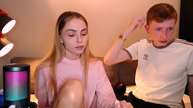 juliaanddima online show from November 2025 10:07:02 PM