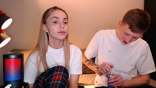 juliaanddima online show from November 2025 09:43:02 PM