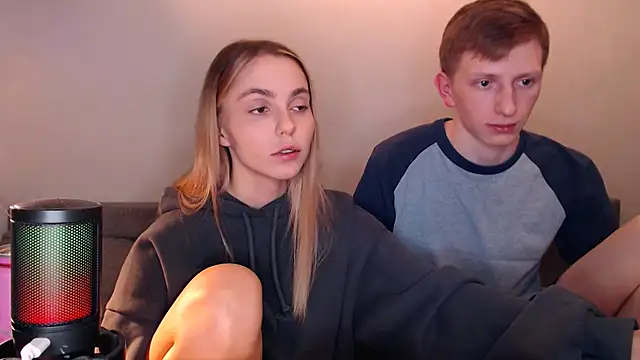 juliaanddima online show from December 2025 09:35:01 PM