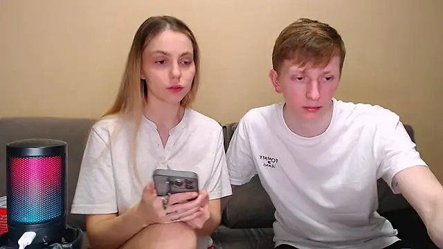 juliaanddima online show from February 2026 10:39:01 PM