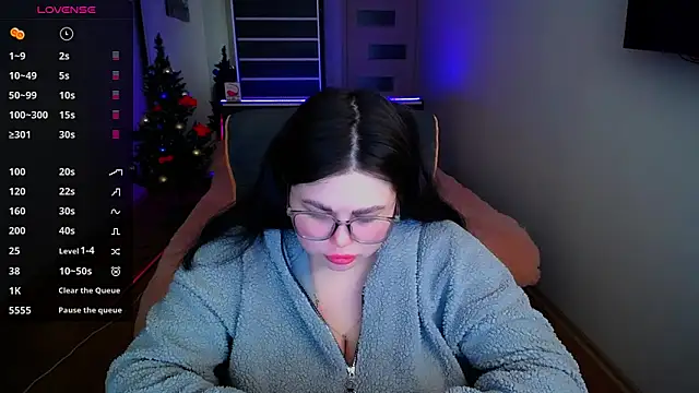Snapshot of Emily_Mo chatting on December 2024 06:35:01 AM Emily Mo online show from December 2024 06:35:01 AM