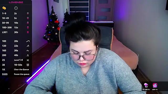 Snapshot of Emily_Mo chatting on December 2024 09:18:02 AM Emily Mo online show from December 2024 09:18:02 AM