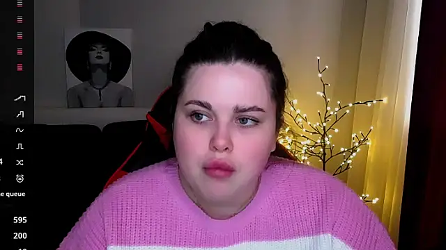 Snapshot of Emily_Mo chatting on February 2025 09:41:01 AM Emily Mo online show from February 2025 09:41:01 AM