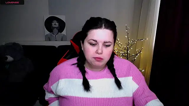 Snapshot of Emily_Mo chatting on February 2025 09:44:02 AM Emily Mo online show from February 2025 09:44:02 AM