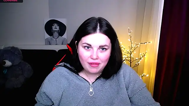 Snapshot of Emily_Mo chatting on February 2025 12:45:02 PM Emily Mo online show from February 2025 12:45:02 PM