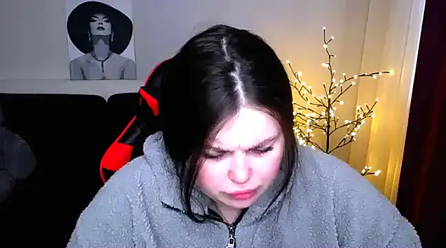 Snapshot of Emily_Mo chatting on February 2025 06:40:01 AM Emily Mo online show from February 2025 06:40:01 AM