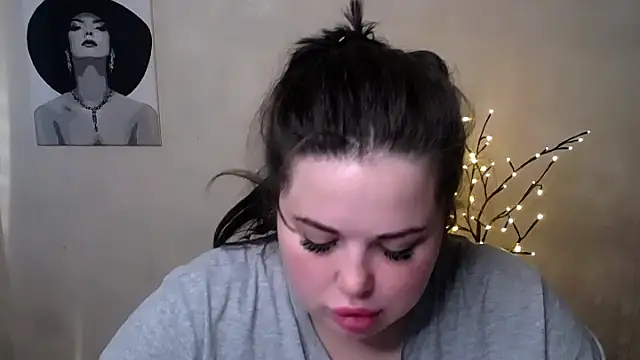 Snapshot of Emily_Mo chatting on September 2025 05:53:02 AM Emily Mo online show from September 2025 05:53:02 AM