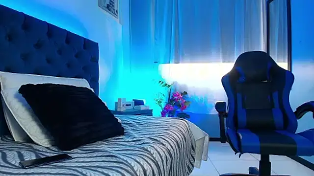 Snapshot of mia_thompsonn_ chatting on February 2026 01:51:01 PM mia thompsonn online show from February 2026 01:51:01 PM