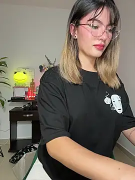 Your Honeey online show from November 2025 11:35:01 PM