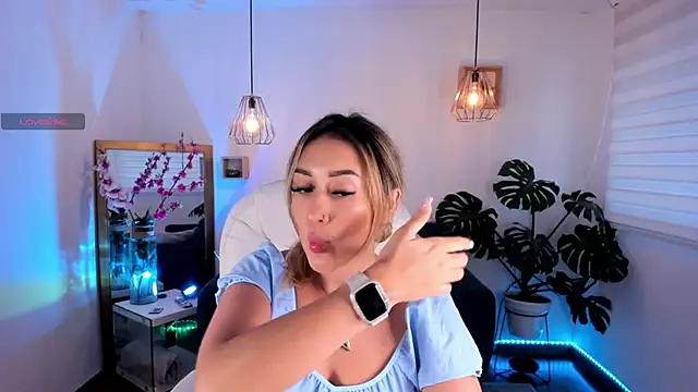 Snapshot of dina_ride chatting on December 2024 12:28:02 PM dina ride online show from December 2024 12:28:02 PM