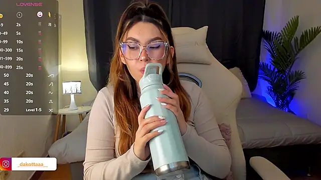 dakottaa  online show from October 2025 11:26:02 PM