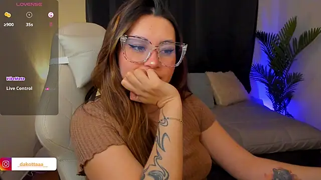 dakottaa  online show from November 2025 11:41:01 PM