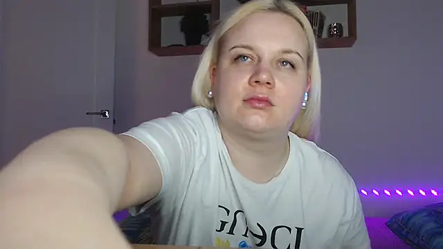 Snapshot of Karolina_love_ chatting on February 2026 01:02:02 AM Karolina love online show from February 2026 01:02:02 AM