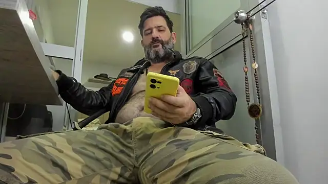 Maxi TheBigDaddy online show from April 2026 04:06:02 AM