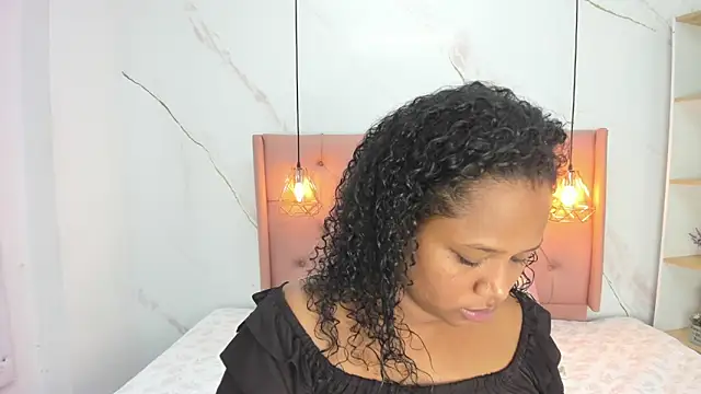 Snapshot of Belle_Brunette chatting on November 2025 08:52:01 PM Belle Brunette online show from November 2025 08:52:01 PM