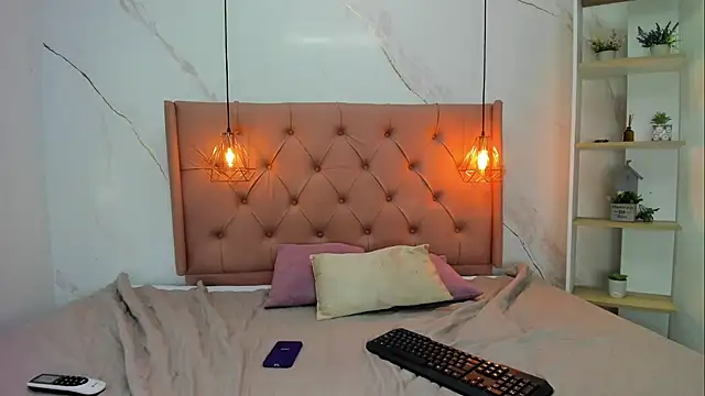 Belle Brunette online show from April 2026 12:07:01 PM