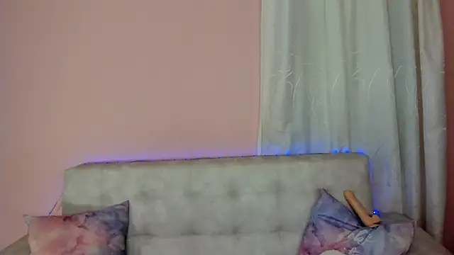 tinysara online show from March 2025 04:43:02 PM