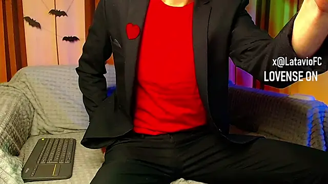 Snapshot of Midnighter_ chatting on October 2025 11:06:02 PM Midnighter  online show from October 2025 11:06:02 PM