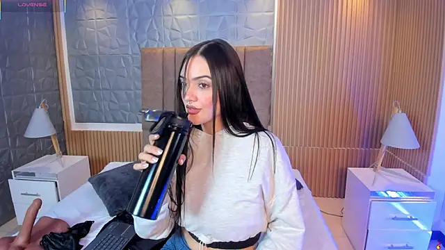 charlottewhitte online show from January 2026 12:08:02 PM