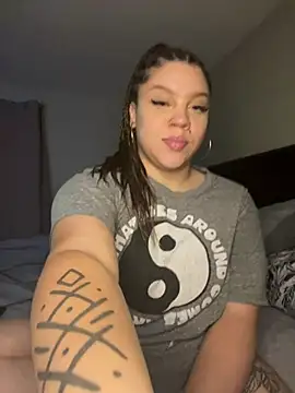 Snapshot of QueenNuttCollector chatting on January 2025 01:17:01 AM QueenNuttCollector online show from January 2025 01:17:01 AM