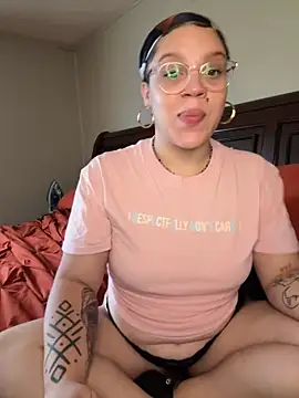 Snapshot of QueenNuttCollector chatting on September 2025 04:07:02 PM QueenNuttCollector online show from September 2025 04:07:02 PM