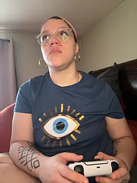 Snapshot of QueenNuttCollector chatting on September 2025 02:20:01 PM QueenNuttCollector online show from September 2025 02:20:01 PM