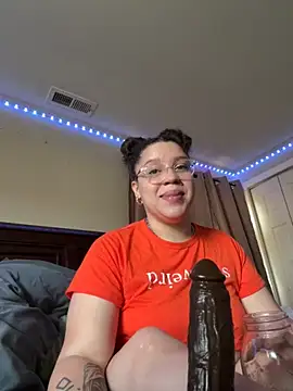 QueenNuttCollector online show from October 2025 02:09:01 PM