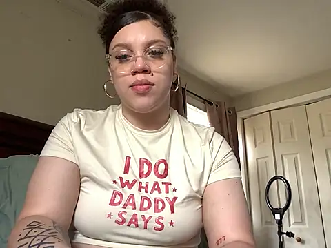 QueenNuttCollector online show from April 2026 04:43:02 PM