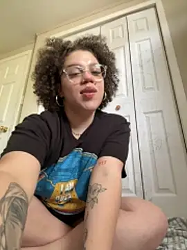 Snapshot of QueenNuttCollector chatting on April 2026 04:09:01 PM QueenNuttCollector online show from April 2026 04:09:01 PM