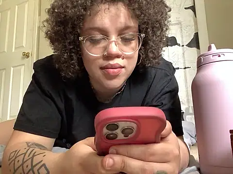 Snapshot of QueenNuttCollector chatting on April 2026 05:30:01 PM QueenNuttCollector online show from April 2026 05:30:01 PM