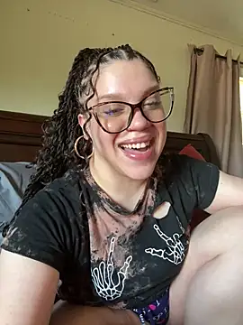 Snapshot of QueenNuttCollector chatting on May 2026 04:24:01 PM QueenNuttCollector online show from May 2026 04:24:01 PM