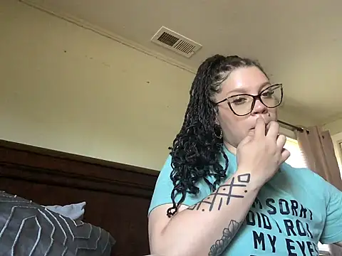 Snapshot of QueenNuttCollector chatting on June 2026 04:09:01 PM QueenNuttCollector online show from June 2026 04:09:01 PM