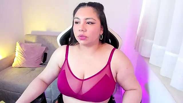 ambar-wells online show from November 2025 04:06:02 PM