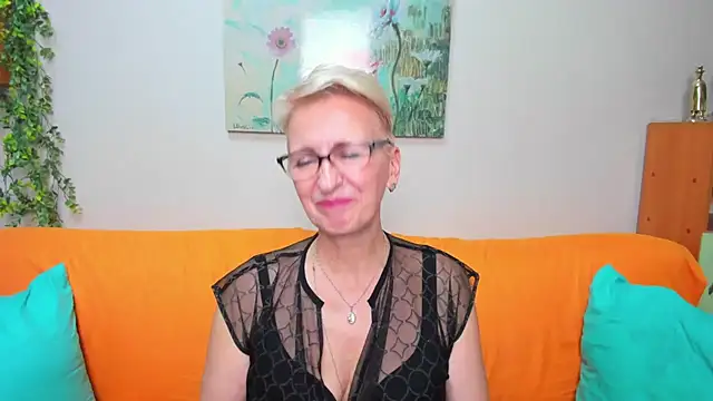 iamyourdream89 online show from December 2025 07:53:02 PM