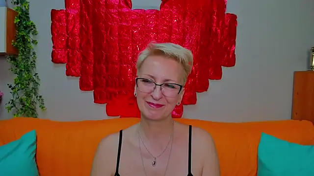 iamyourdream89 online show from March 2026 12:21:02 PM