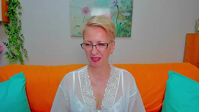 iamyourdream89 online show from May 2026 08:42:02 AM
