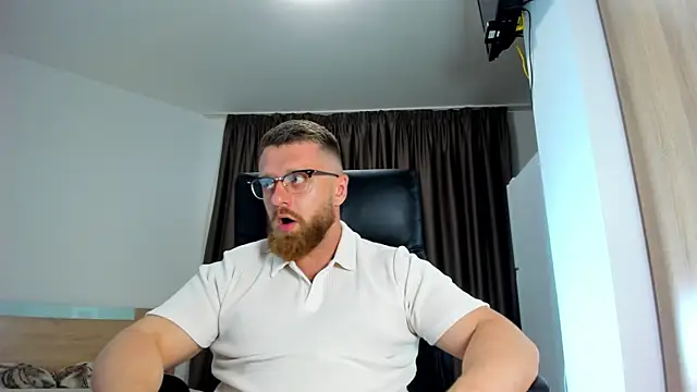 Snapshot of Findom_guy chatting on June 2026 04:51:02 PM Findom guy online show from June 2026 04:51:02 PM
