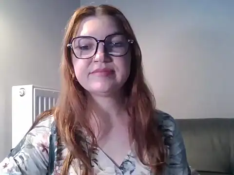 Snapshot of MartinePrettyFeet chatting on November 2025 07:08:01 AM MartinePrettyFeet online show from November 2025 07:08:01 AM