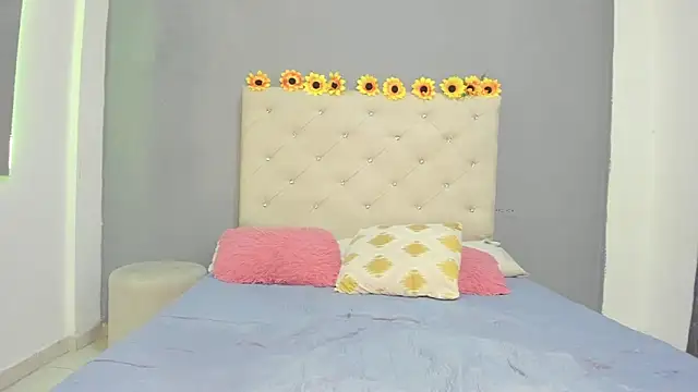 Snapshot of violetasimonz chatting on March 2025 04:54:01 PM violetasimonz online show from March 2025 04:54:01 PM