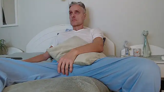 Snapshot of StrongBill chatting on January 2025 02:19:02 PM StrongBill online show from January 2025 02:19:02 PM